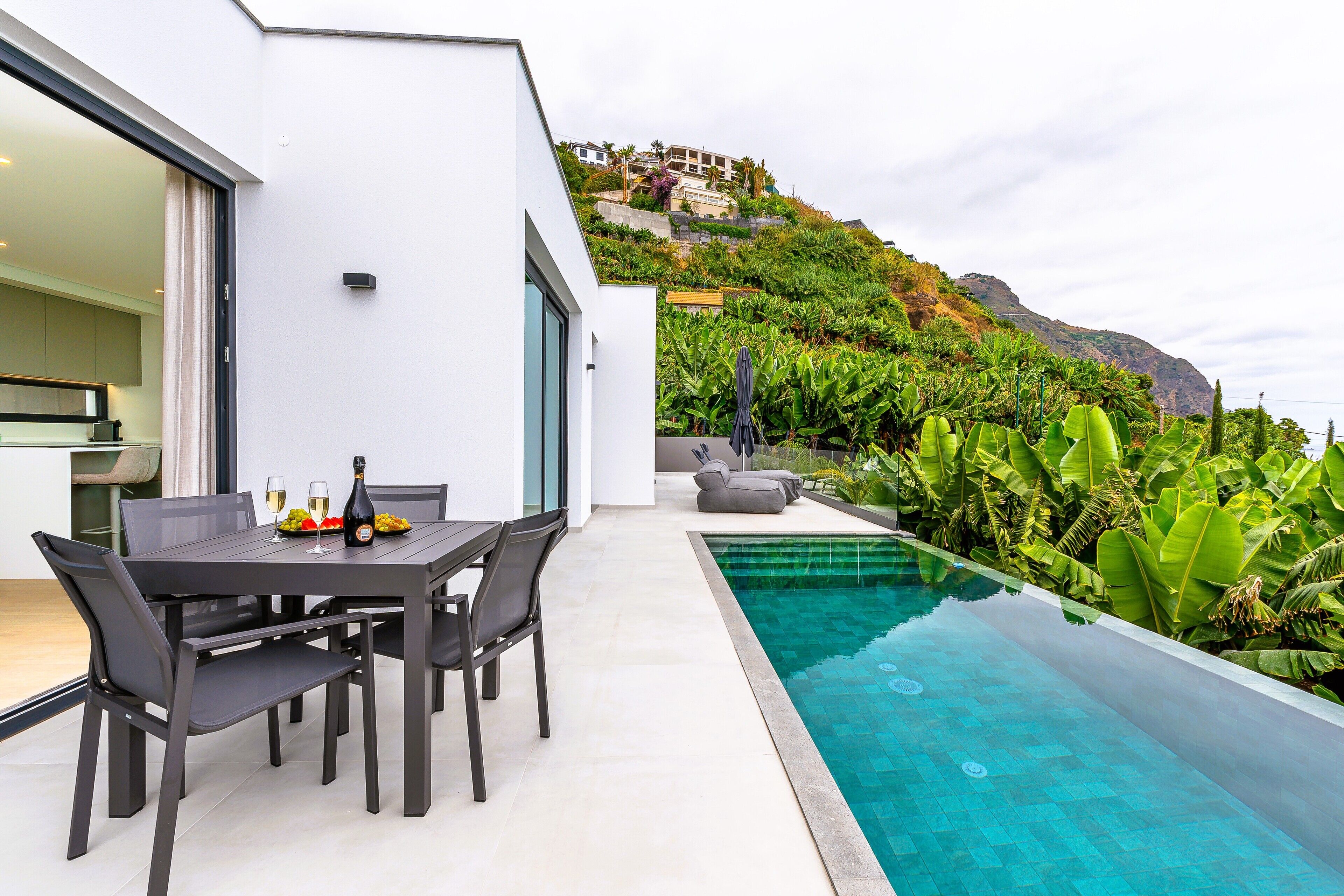 Comfort-Villa, eigener Pool, Meerblick | Terrasse/Patio