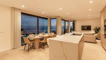 Deluxe-Villa, eigener Pool, Meerblick | Eigene Küche | Großer Kühlschrank, Mikrowelle, Ofen, Geschirrspüler