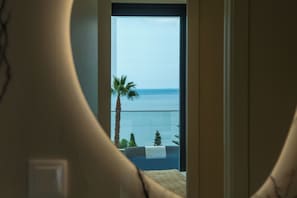 Deluxe-Villa, eigener Pool, Meerblick | Badezimmer | Dusche, Haartrockner, Bademäntel, Handtücher