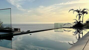 Deluxe-Villa, eigener Pool, Meerblick | Terrasse/Patio