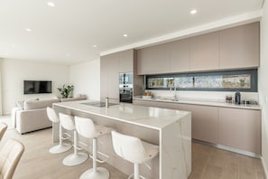 Villa Deluxe, piscine privée, vue mer | Cuisine privée