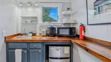 Fridge, microwave, coffee/tea maker, toaster