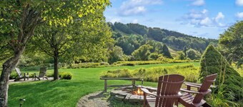Red Barn Cottage · Firepit & Mountain Views