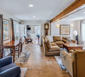 TV, fireplace, offices