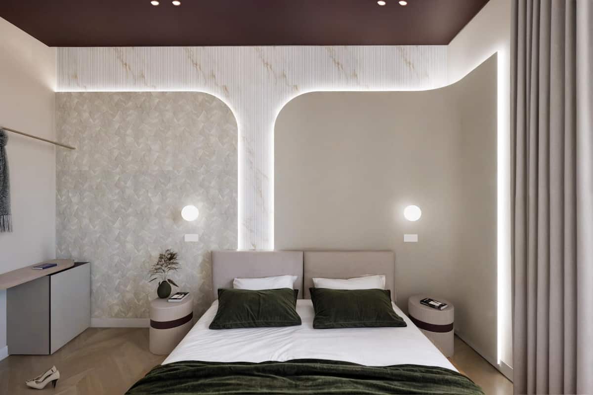 In-room safe, soundproofing, iron/ironing board, free WiFi