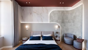 In-room safe, soundproofing, iron/ironing board, free WiFi