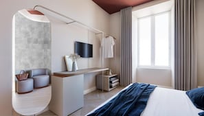 In-room safe, soundproofing, iron/ironing board, free WiFi