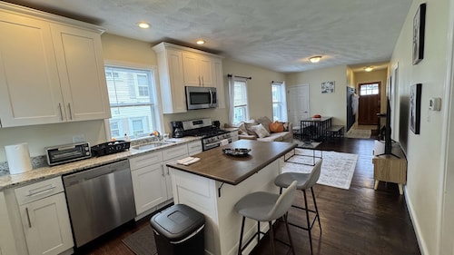 NEW Downtown Salem Retreat 3BD W/ Parking