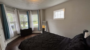 2 chambres, fer et planche à repasser, Wi-Fi, draps fournis