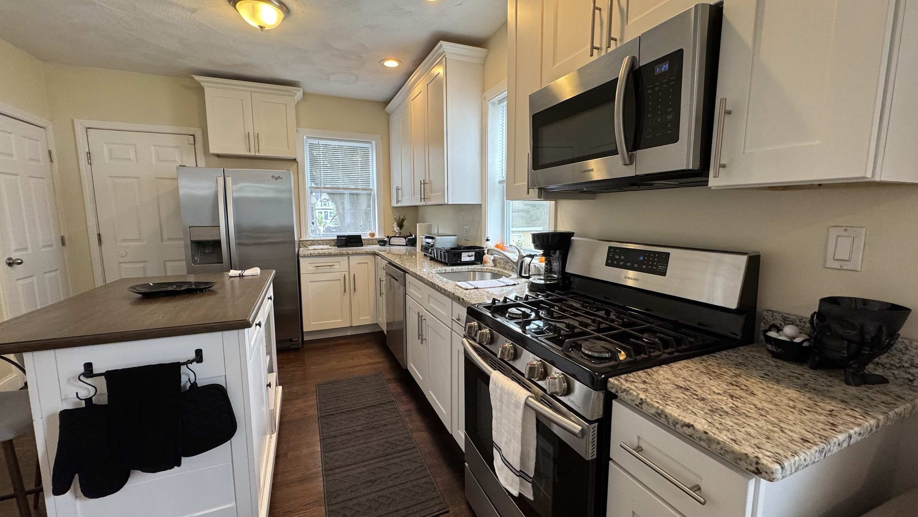 Fridge, microwave, stovetop, dishwasher