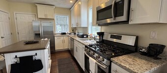 NEW Downtown Salem Retreat 3BD W/ Parking