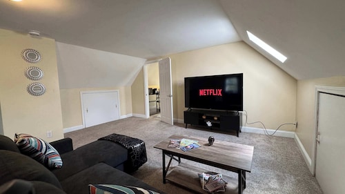 Downtown Salem Retreat 2BD 3rd Floor