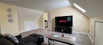 Downtown Salem Retreat 2BD 3rd Floor