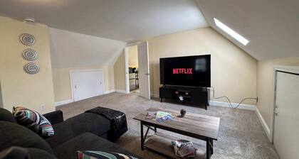 Downtown Salem Retreat 2BD 3rd Floor