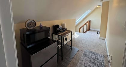 Downtown Salem Retreat 2BD 3rd Floor