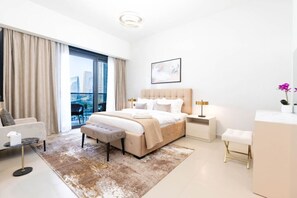 2 chambres, coffre-fort, bureau, fer et planche à repasser