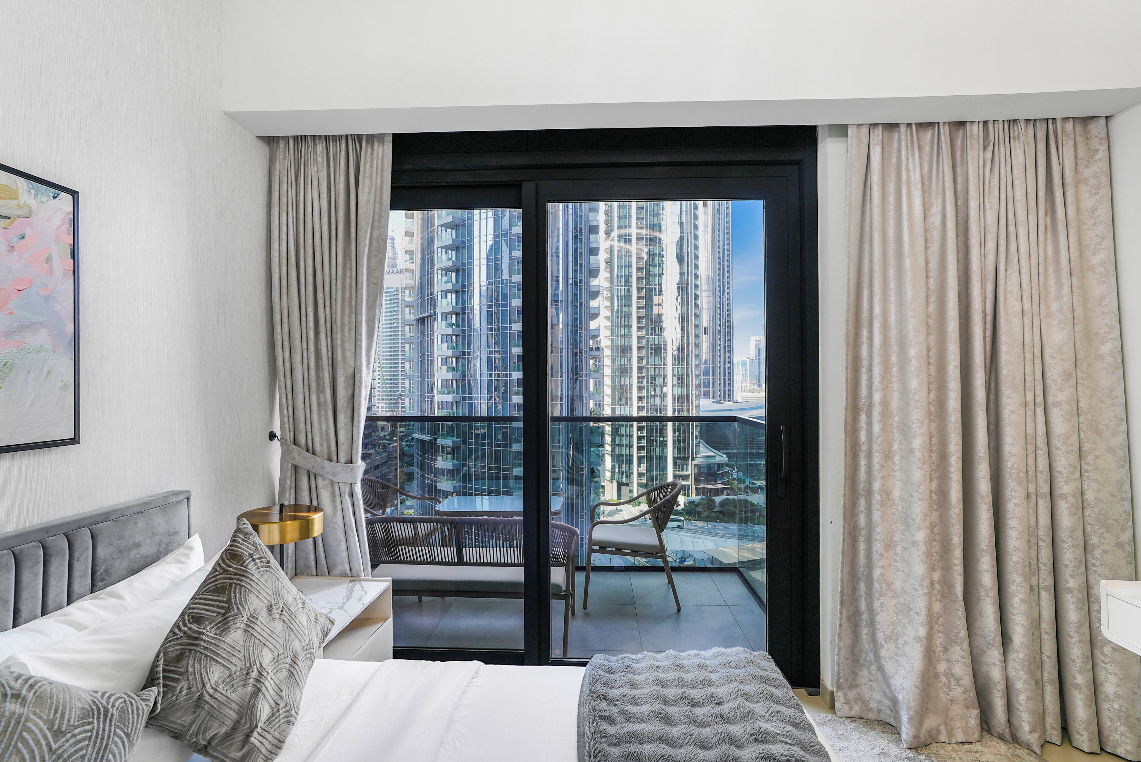 2 chambres, coffres-forts dans les chambres, bureau