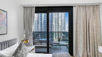 2 chambres, coffres-forts dans les chambres, bureau