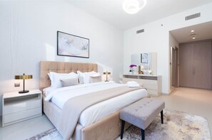 2 bedrooms, in-room safe, desk, iron/ironing board