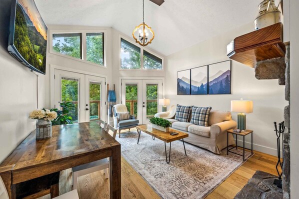 TV connectée, cheminée, jeux vidéo