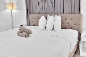 3 Schlafzimmer, Schreibtisch, Bügeleisen/Bügelbrett, Reisekinderbett