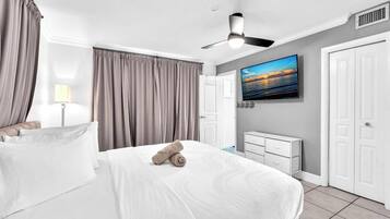 3 bedrooms, desk, iron/ironing board, travel cot