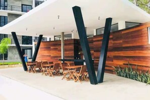 تناول الطعام بالخارج