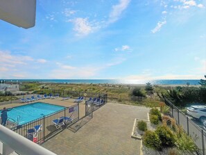 Pool - 2-bedroom condo with wraparound Ocean Views, Arcade, Steps to Boardwalk (Ocean City)