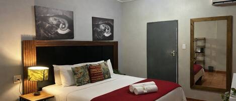 Kahden hengen standard-huone, näköala puutarhaan | Silitysrauta/-lauta, ilmainen Wi-Fi