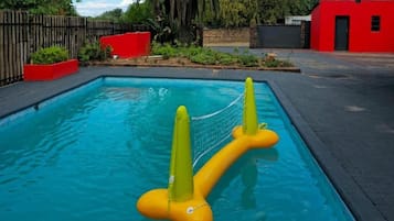 2 outdoor pools