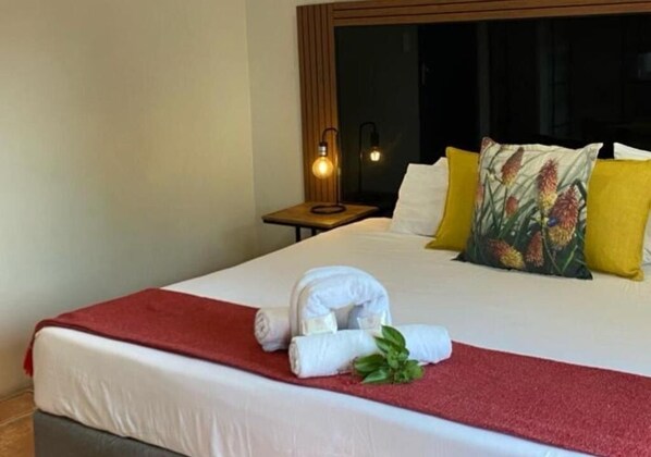 Standard Double Room, Garden View | Iron/ironing board, free WiFi