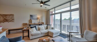 Steps to the Stadium - Book for Football Season! Rooftop Deck!