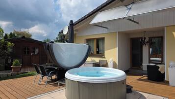 Bain à remous extérieur