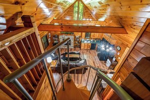 テレビ、暖炉、書庫、書斎 / ワークスペース