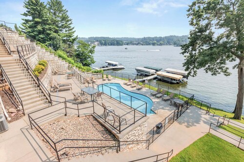 Family-Friendly Lakefront Condo in WI Dells