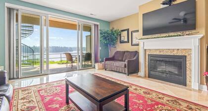 Family-Friendly Lakefront Condo in WI Dells
