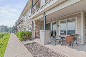 Unclassified image, 4 of 64, button