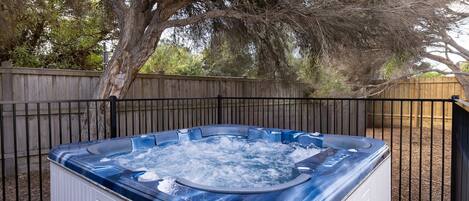 Tina de hidromasaje al aire libre