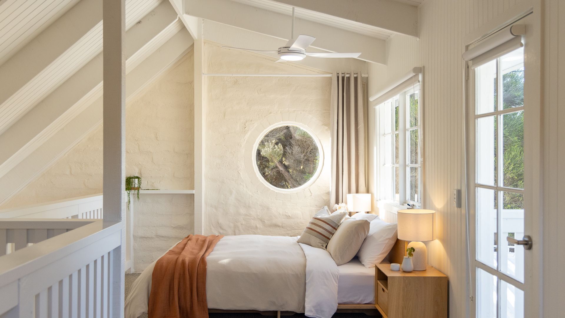 3 makuuhuonetta, silitysrauta/-lauta, vauvan matkasänky, internet