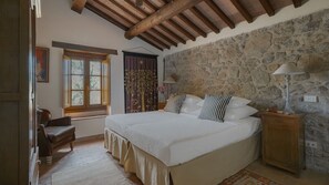6 室のベッドルーム、アイロン / アイロン台、インターネット、ベッドシーツ
