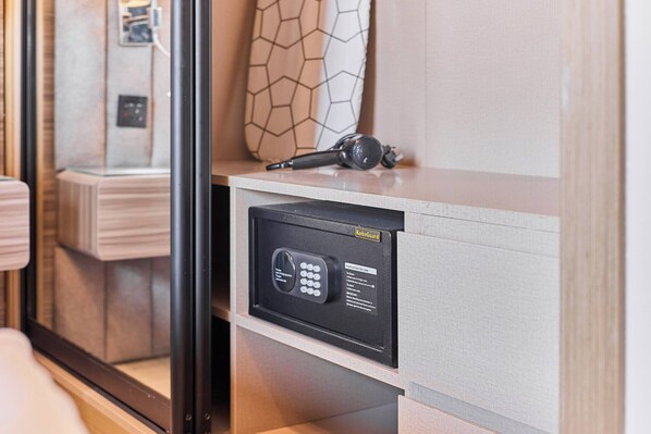 Apartment, 1 Bedroom, Accessible, Smoking | Interior