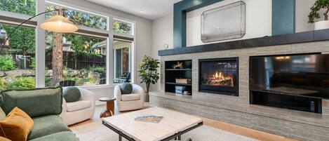 Smart-TV, Kamin, Arbeitsbereiche