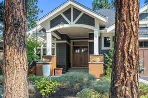 Exterior - Bluebird Day - Shevlin Northwest in Bend, OR, Experience luxury with 3 spacious bedrooms. (Bend)