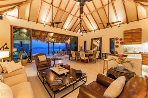 Smart TV, libros y estéreo 