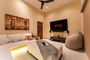 Smart TV, books, stereo