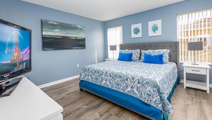 A bedroom with a bed, a TV, and artwork on the wall. - 101 Perfect Family Townhouse With Private Pool Near Disney Water Parks (Kissimmee)