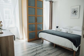 3 bedrooms, desk, iron/ironing board, travel cot