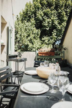 Outdoor dining
