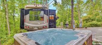 Private Hot Tub | WiFi | Firepit | For Fans of Camping