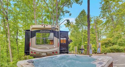 Private Hot Tub | WiFi | Firepit | For Fans of Camping